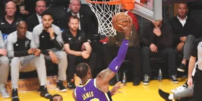 NBA终场绝杀！灰熊险胜马刺迎五连胜